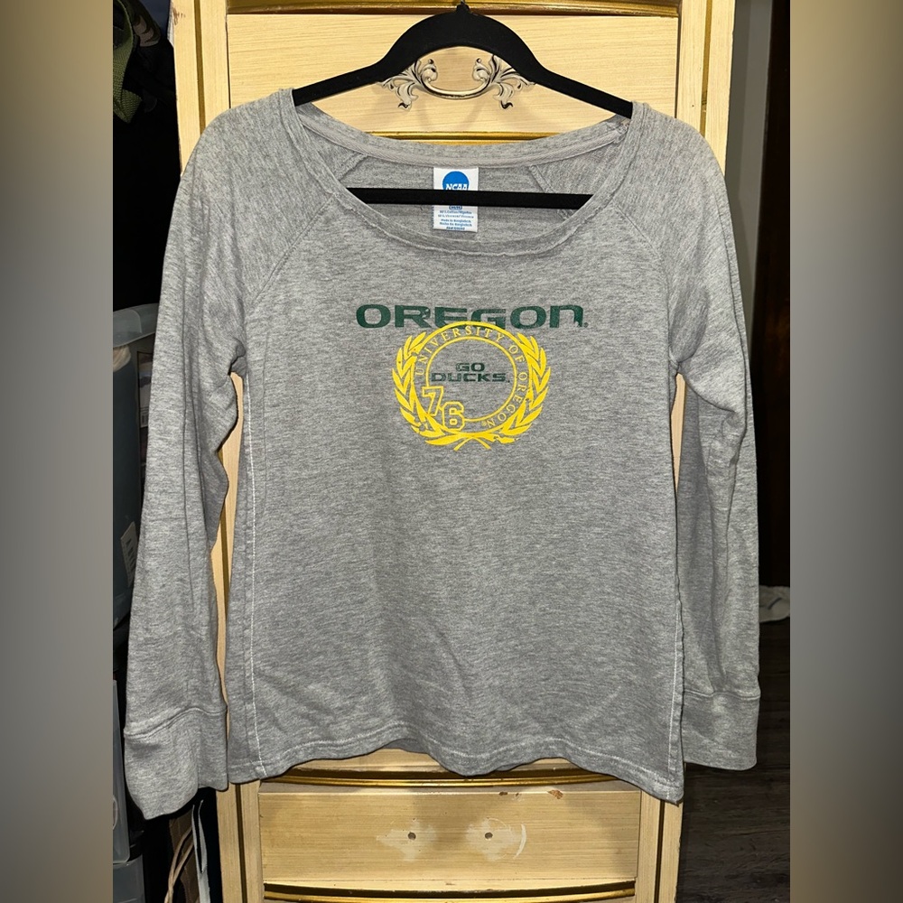 NCAA Oregon Ducks U of O Gray Long Sleeve Women's Shirt Top Size Medium